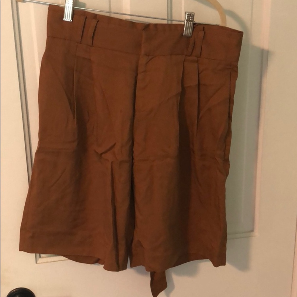 Banana Republic 10.5” Avery Shorts